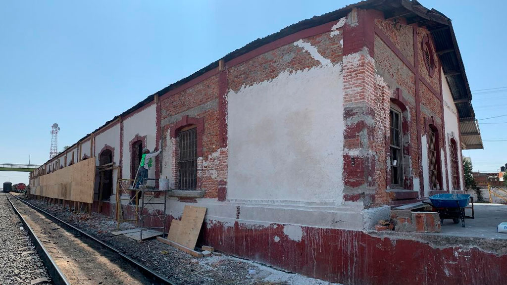 Avanza Ferromex en reparación de la antigua estación del tren