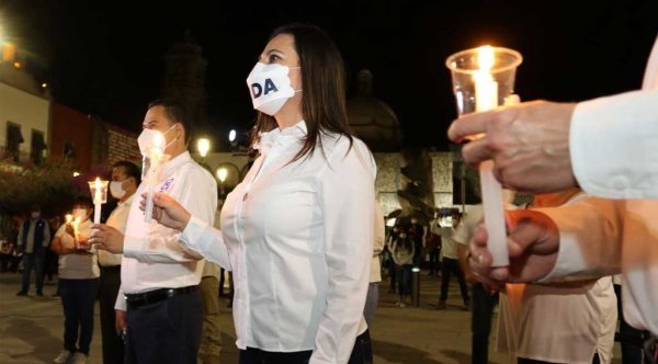 Lorena Alfaro arranca campaña honrando a quienes perdieron la batalla contra la covid