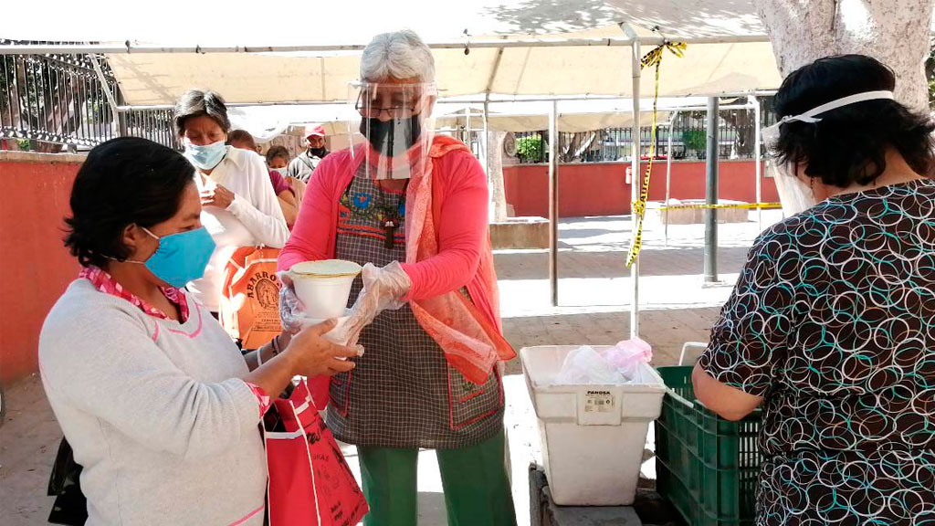 Iglesia apoya con comidas a familias celayenses