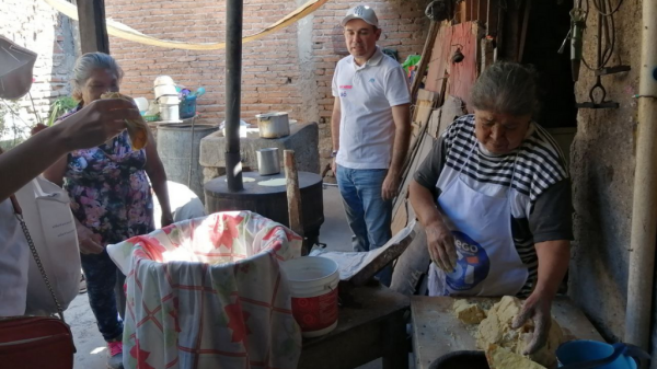 Más seguridad es lo que le piden a Navarro durante sus recorridos de campaña