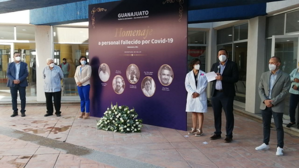 Rinden homenaje a compañeros del sector salud que perdieron la batalla contra el COVID