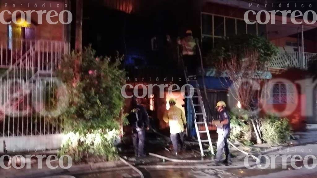 Cuantiosos daños materiales dejó el incendio de una casa en León