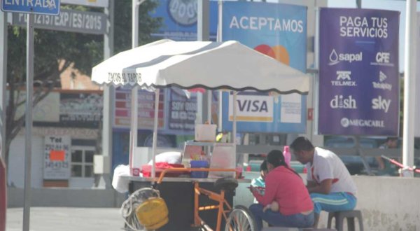 Detectan a poco más de una docena de vendedores ambulantes durante vacunación