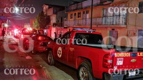 Reportan fuerte incendio en una peletería en León