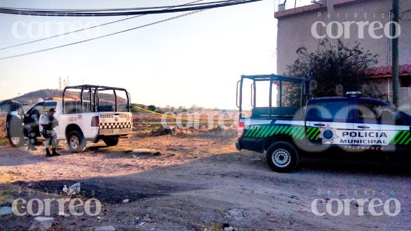 Con heridas de bala dejan a hombre en terreno baldío de Salamanca