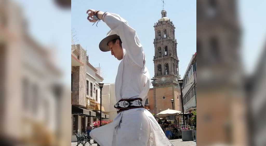 Rodolfo cambió las ventas por la danza