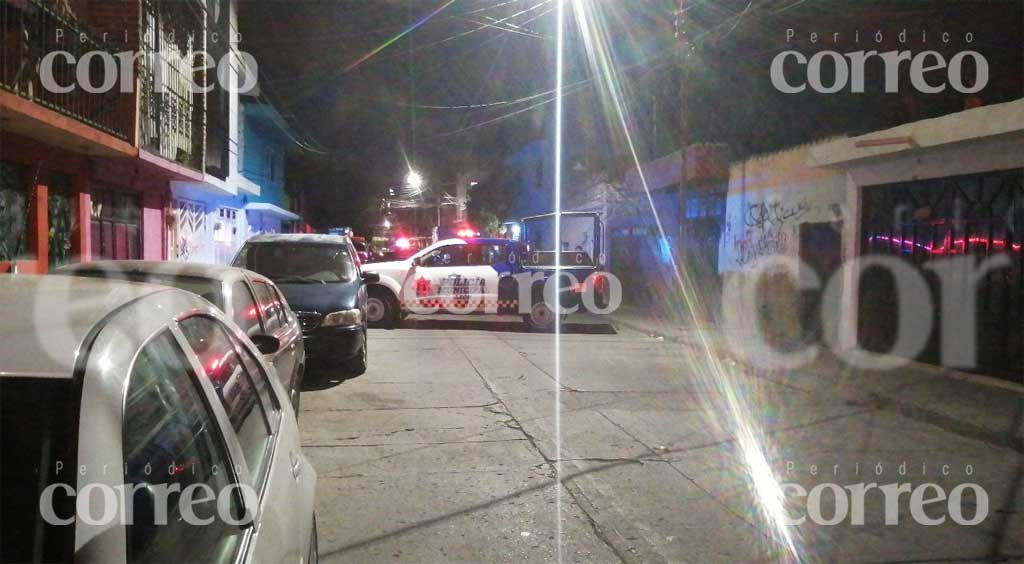 Sorprenden y BALEAN a un par de hombres en León