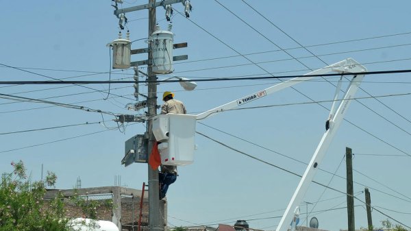 CFE deja sin servicio a toda una colonia salmantina