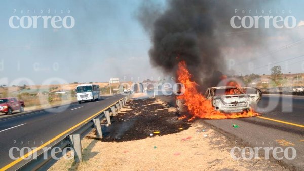 Familia se salva de ser CALCINADA en su propio auto