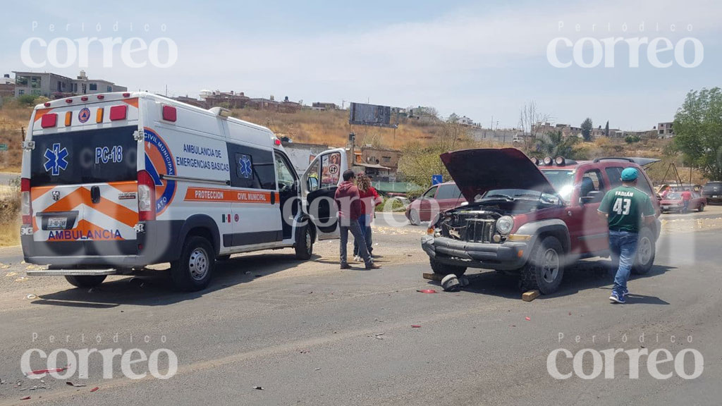 Turistas poblanos chocan en la carretera libre a Guanajuato capital