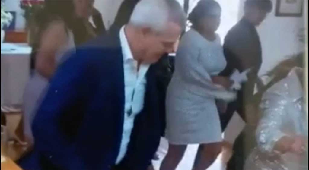 Por andar bailando, separan a Javier Aguirre de los ‘Rayados’