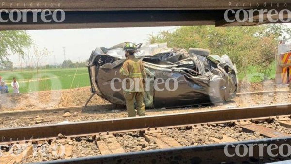 Por tratar de ganarle el paso al tren, un hombre y una mujer murieron tras ser embestidos