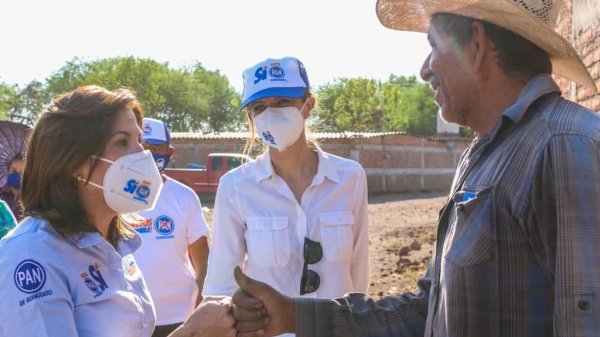 Agricultores y ganaderos exponen problemáticas a Itzel Balderas