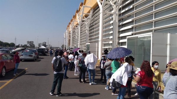 Mejoran organización en puestos de vacunas de Celaya