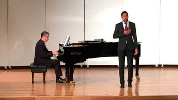 Joven tenor de Acámbaro conquista los escenarios