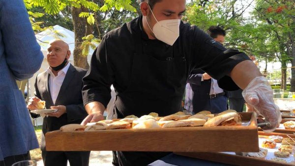 Empresarios de León crearán la ‘Casa del Mesero’