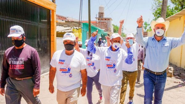 Isaac Piña promete atender la red de agua y la inseguridad en Zapote de Palomas