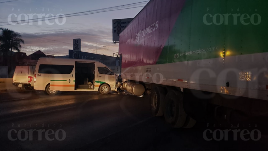 Choque múltiple mantiene cerrado el tramo carretero de Silao- Irapuato