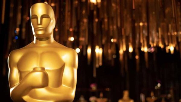 Los premios Oscar se quitan el cubrebocas ante las cámaras