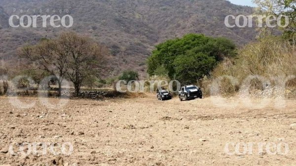 Encuentran a cuerpo en descomposición en carretera de Acámbaro