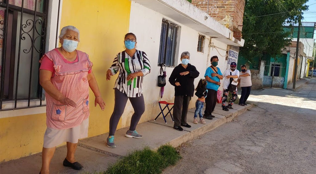 Cierran cancha recreativa en Guanajuato capital y dejan a viejitos ‘bailando en la calle’