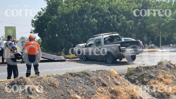 Conducían a exceso de velocidad y vuelcan por la Central de Abastos de Irapuato