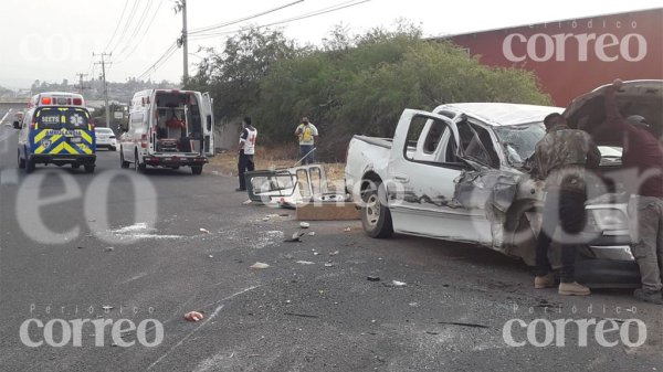 Aparatosa volcadura deja tres lesionados en San Miguel de Allende