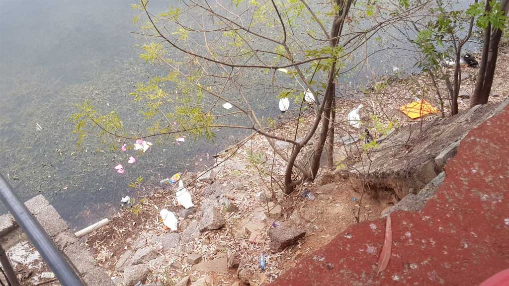 Manifestantes de anexos dejan presa de la Olla llena de basura