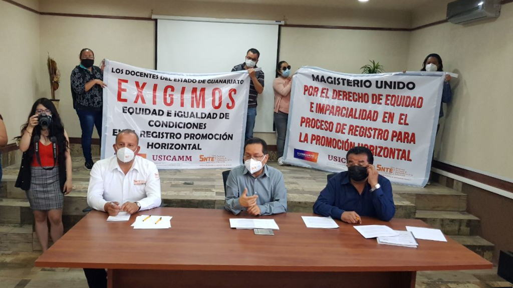 Maestros de Guanajuato protestan en la SNTE por rechazo del sistema de incremento salarial