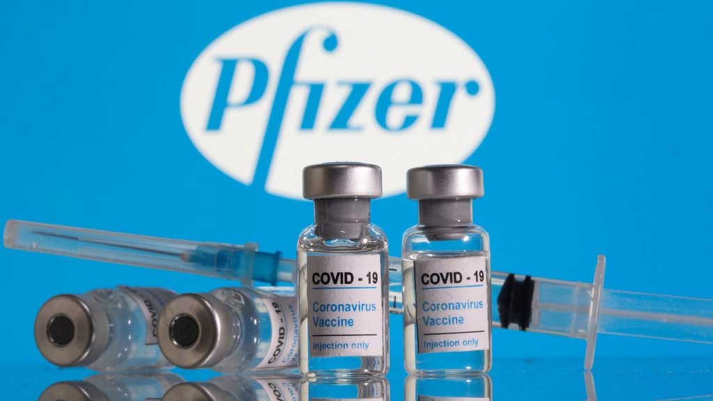 Vacuna Pfizer contra Covid-19 sí necesita tercera dosis, confirma directivo