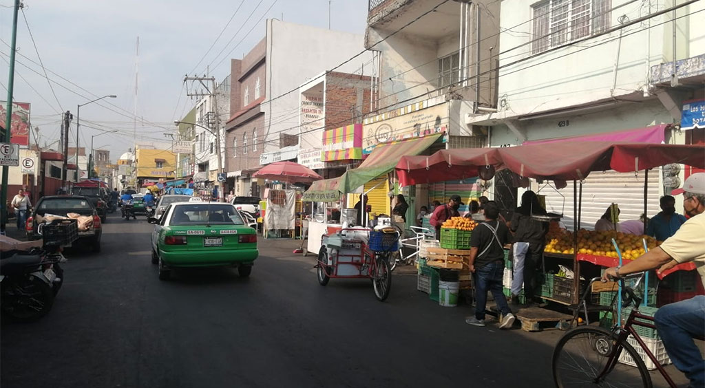 Denuncian locatarios del Tomasa Esteves falta de regulación en comercios semifijos