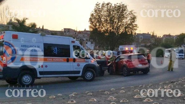 Chocan dos vehículos sobre la carretera Guanajuato – Silao