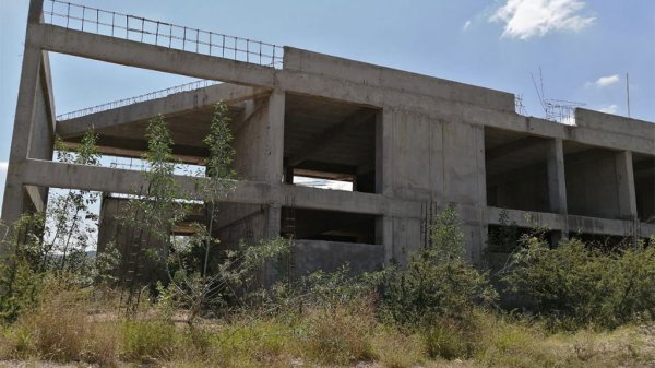 Dejan en el abandono obras del SABES en San Bartolomé Aguas Calientes, Apaseo el Alto