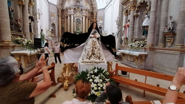 Celebran 99 años de Virgen de la Soledad