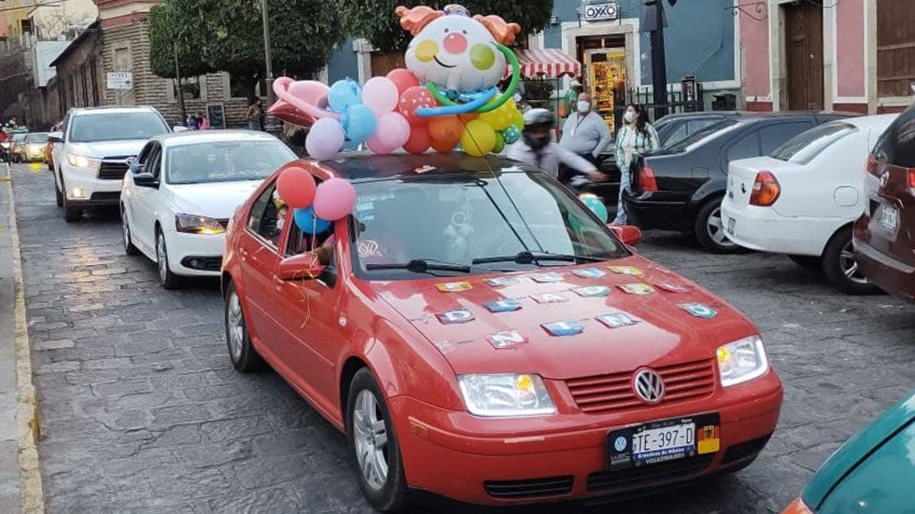 Caravana en la capital por el Día del Niño produce sonrisas e intenso tráfico