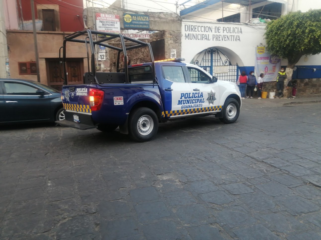 Por ‘tomar una piedra sin permiso’ se desata campal en Guanajuato capital