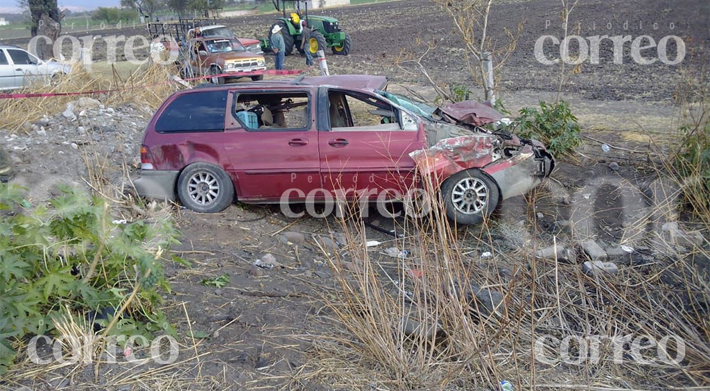 Aparatosa volcadura deja un muerto y un herido grave en Acámbaro