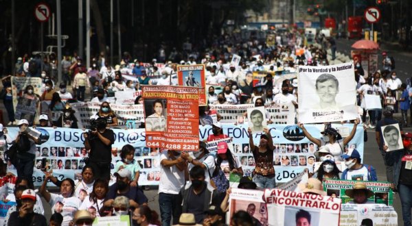 Olga Sánchez Cordero se compromete con familias para dar con sus desaparecidos