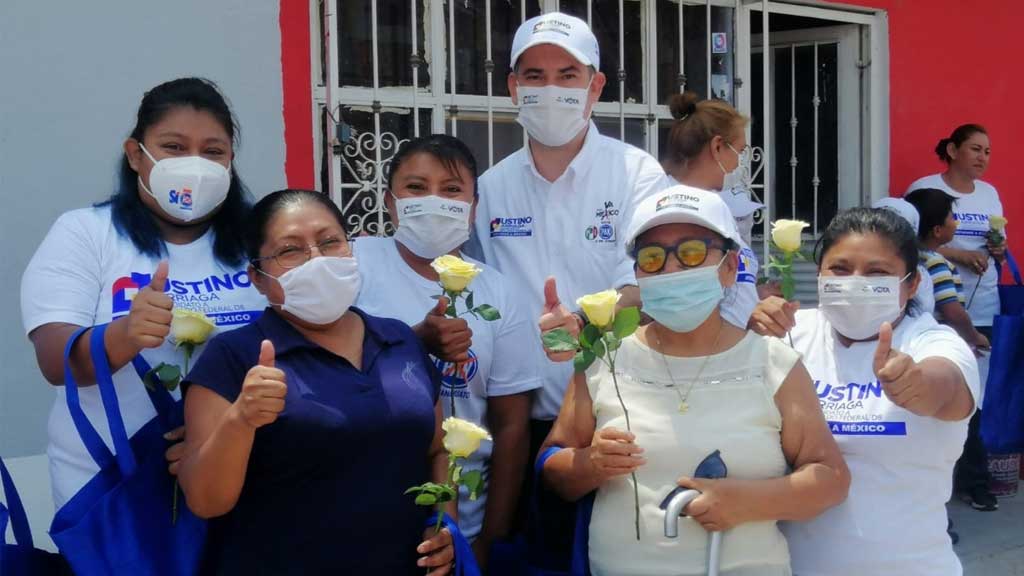 Justino Arriaga Rojas sale a festejar a las mamás de Villagrán