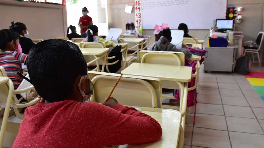 Guanajuato: regresan a clases presenciales con mochila, cubrebocas y gel antibacterial