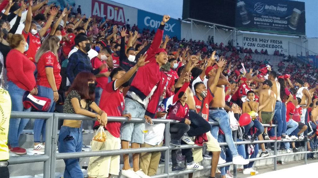 Deben mejorar protocolos sanitarios en el estadio de Irapuato, señala secretario de Salud