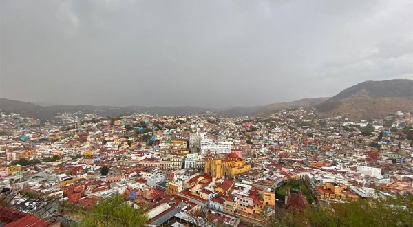 Lluvias causan apagones en varias colonias de Guanajuato capital