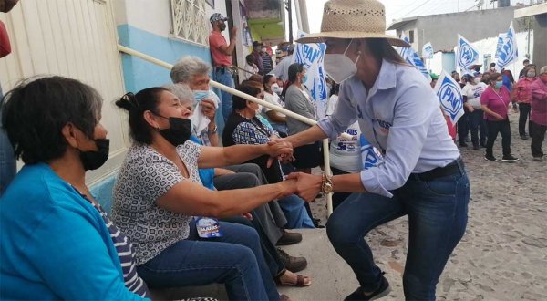 Rocío Ambriz recibe apoyo de comunidades; asegura que trabajará en favor de campesinos