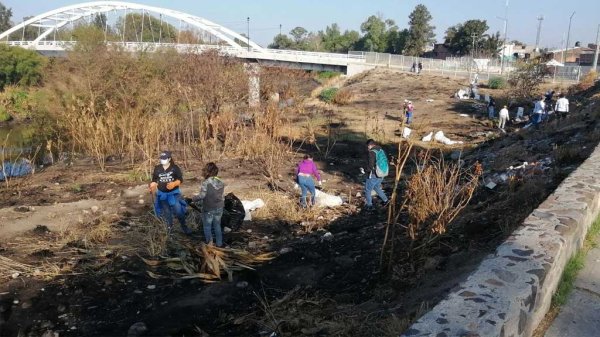 Ambientalistas, animalistas y ciudadanos de Salamanca limpian Río Lerma