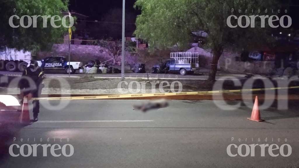 Hombre de 55 años muere atropellado al cruzar el Euquerio Guerrero