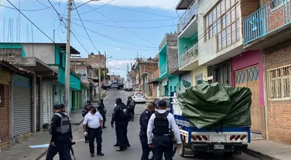 Abandonan 9 cadáveres en una camioneta en pleno centro de Zitácuaro