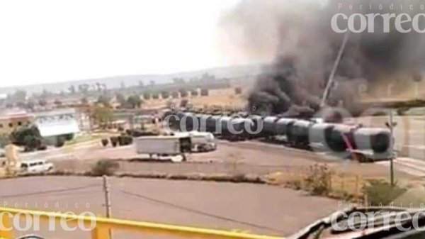 Incendio de tráiler cargado de combustible provoca intensa movilización del cuerpo de bomberos