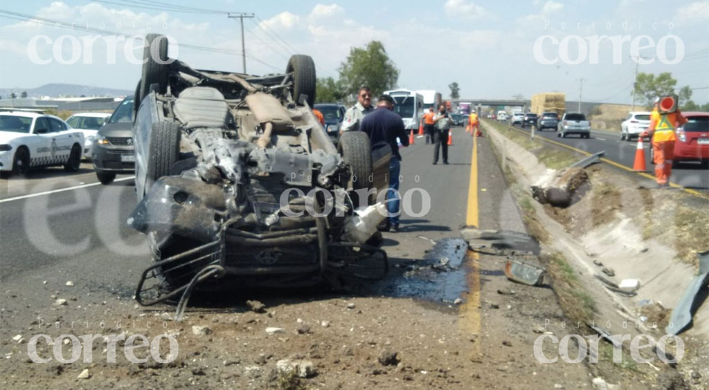 Volcadura deja un hombre lesionado en carretera de Irapuato