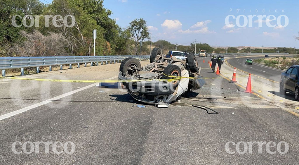 Muere tras volcar su camioneta en la comunidad de Chichimequillas de León