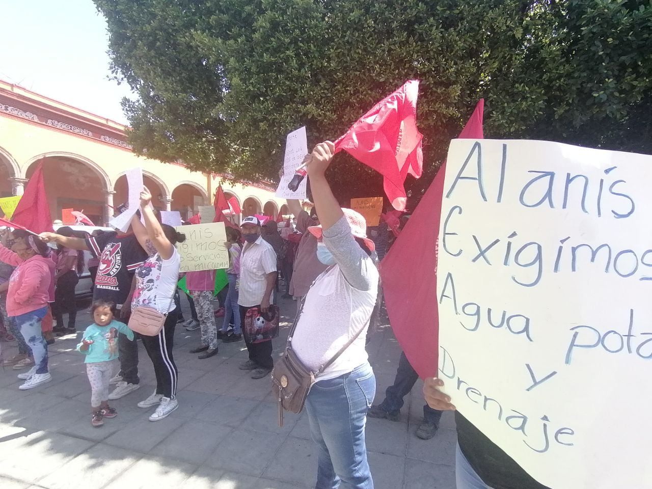 Antorchistas protestan en Valle de Santiago por obras hidráulicas incumplidas